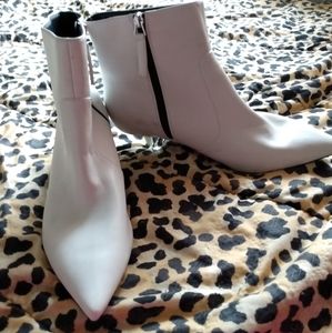 Eloqui White Vegan Kitten heel boots 10